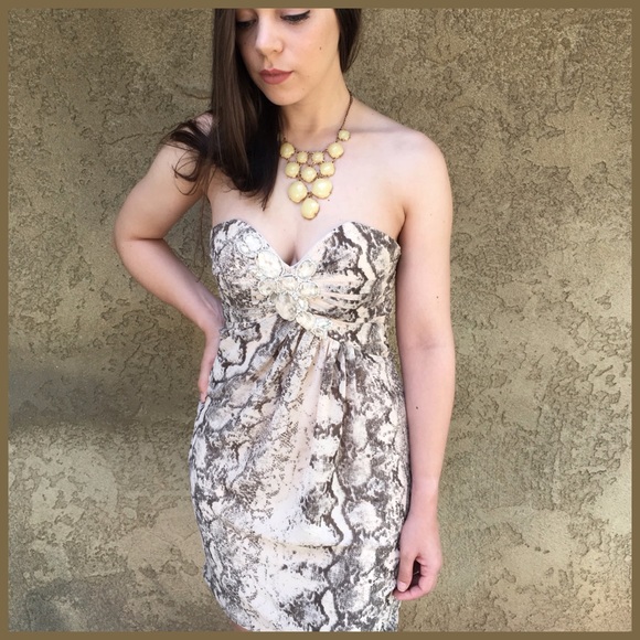 🍂 H&M Strapless Snakeskin Print Dress Size 4 🍂 - Picture 3 of 8